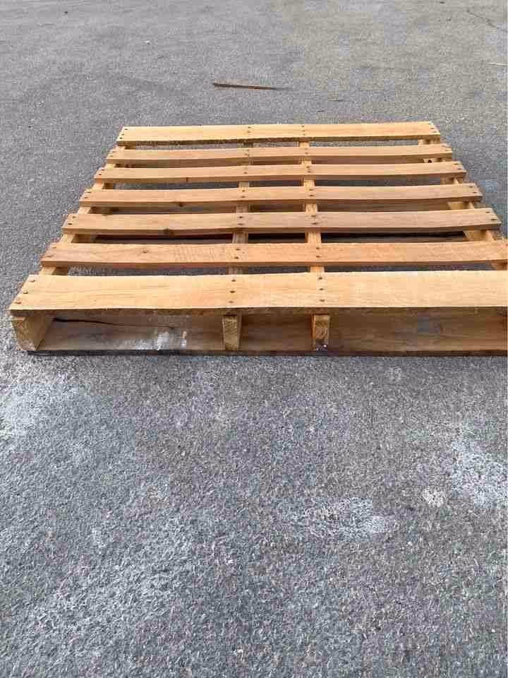 Huntsville, Alabama - Grade A Premium 48x40 Wood Pallets