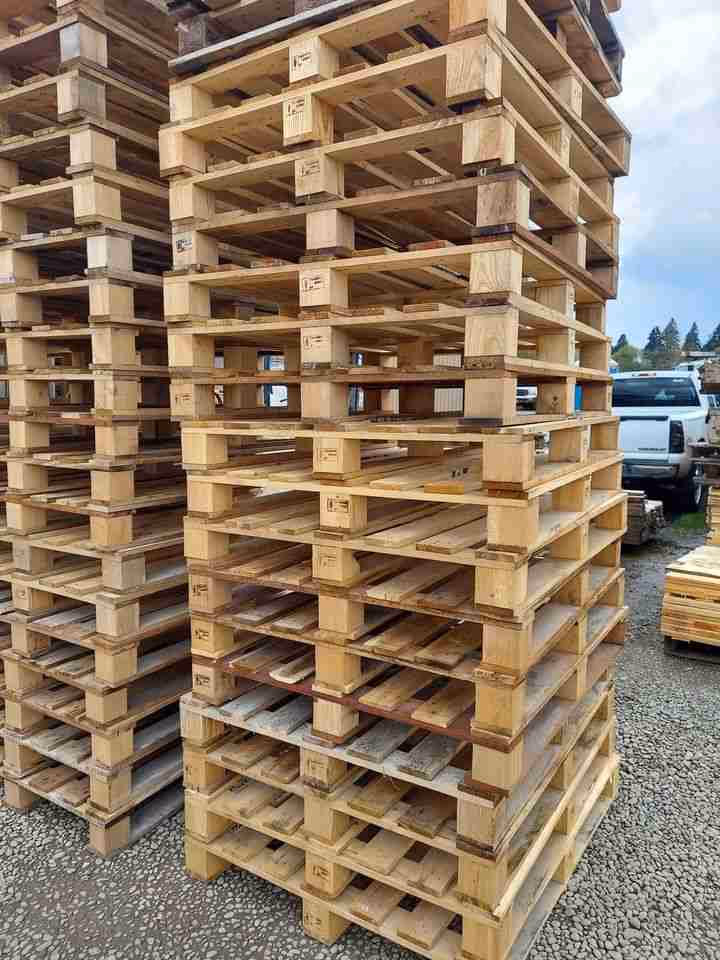Badger, Alaska - Grade A Premium 48x40 Wood Pallets