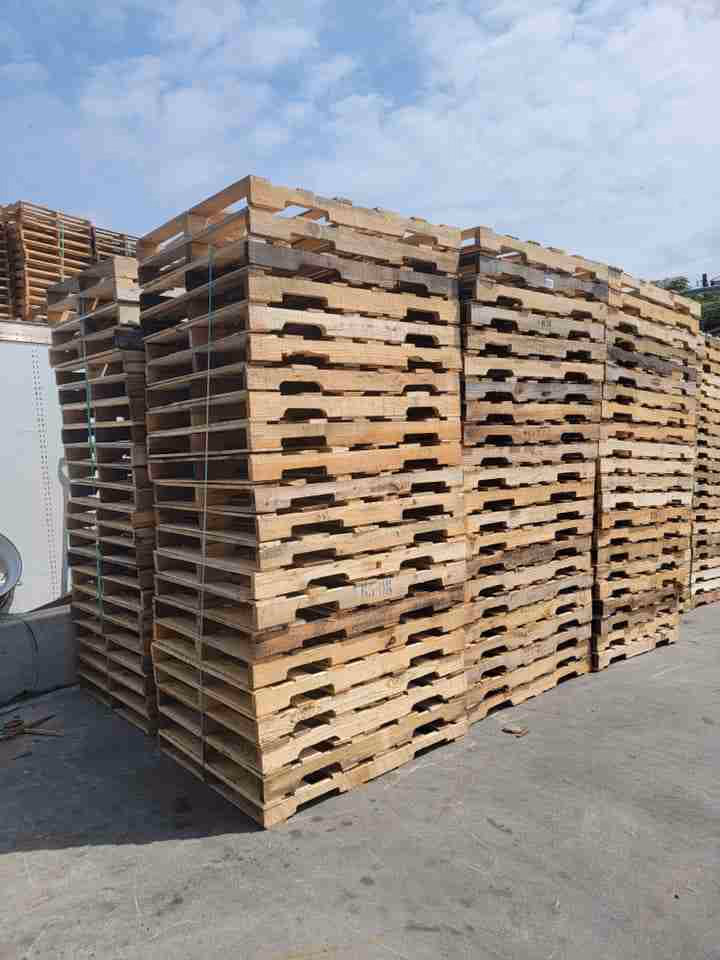 Mesa, Arizona - Grade A Premium 48x40 Wood Pallets