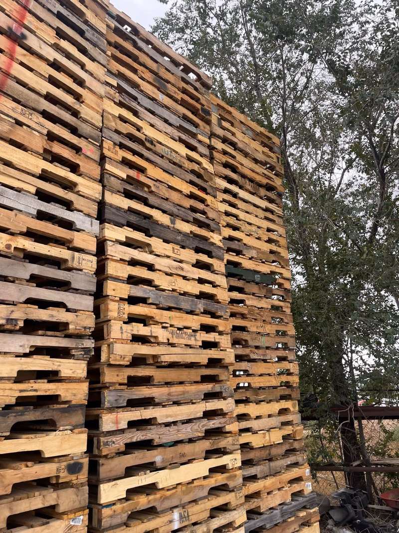 Springdale, Arkansas - Grade A Premium 48x40 Wood Pallets