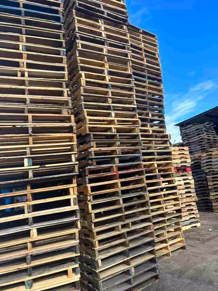 Anaheim, California - Grade A Premium 48x40 Wood Pallets