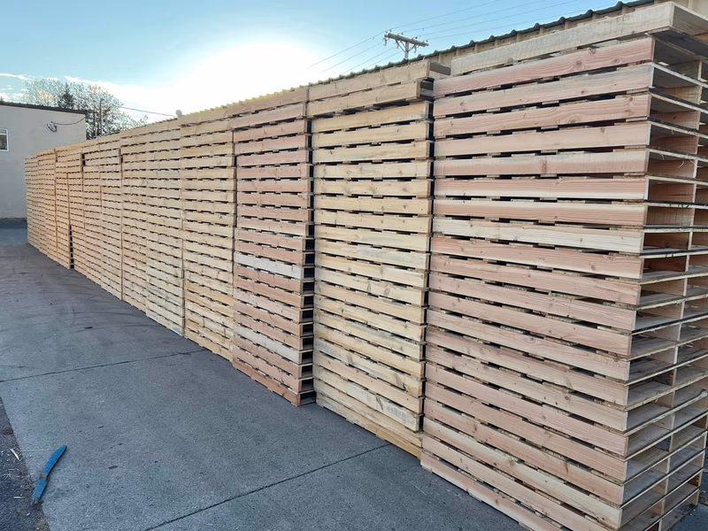 Bakersfield, California - Grade A Premium 48x40 Wood Pallets