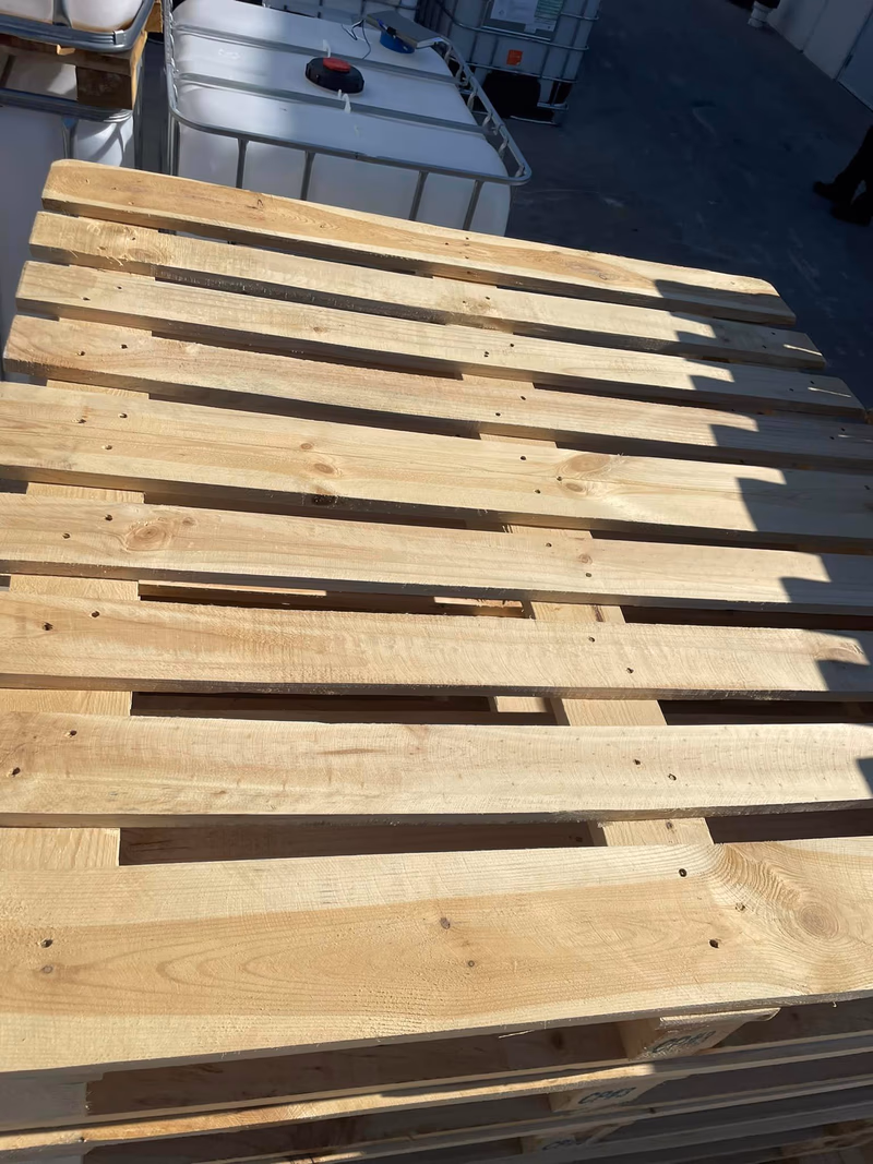 Oakland, California - Grade B Standard Wood Pallets
