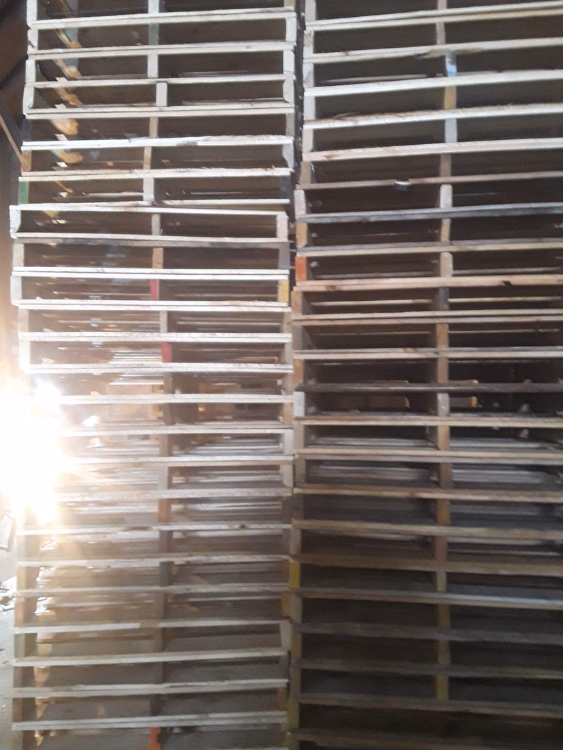 Sacramento, California - Grade A Premium 48x40 Wood Pallets