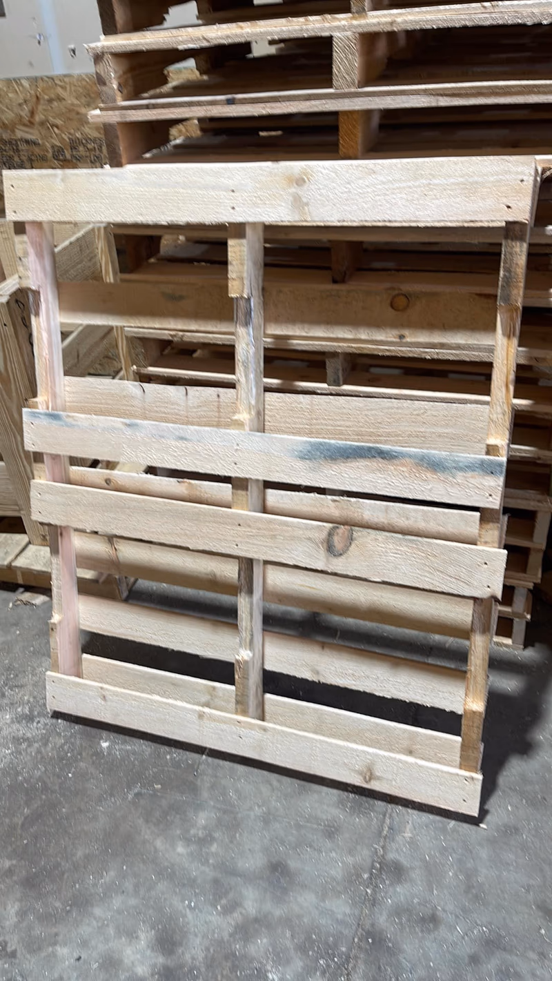 Colorado Springs, Colorado - Grade A Premium 48x40 Wood Pallets