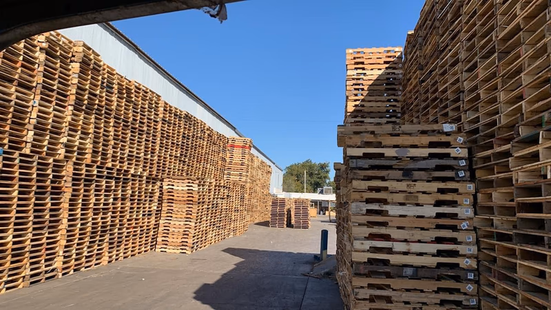 Middletown, Delaware - Grade A Premium 48x40 Wood Pallets