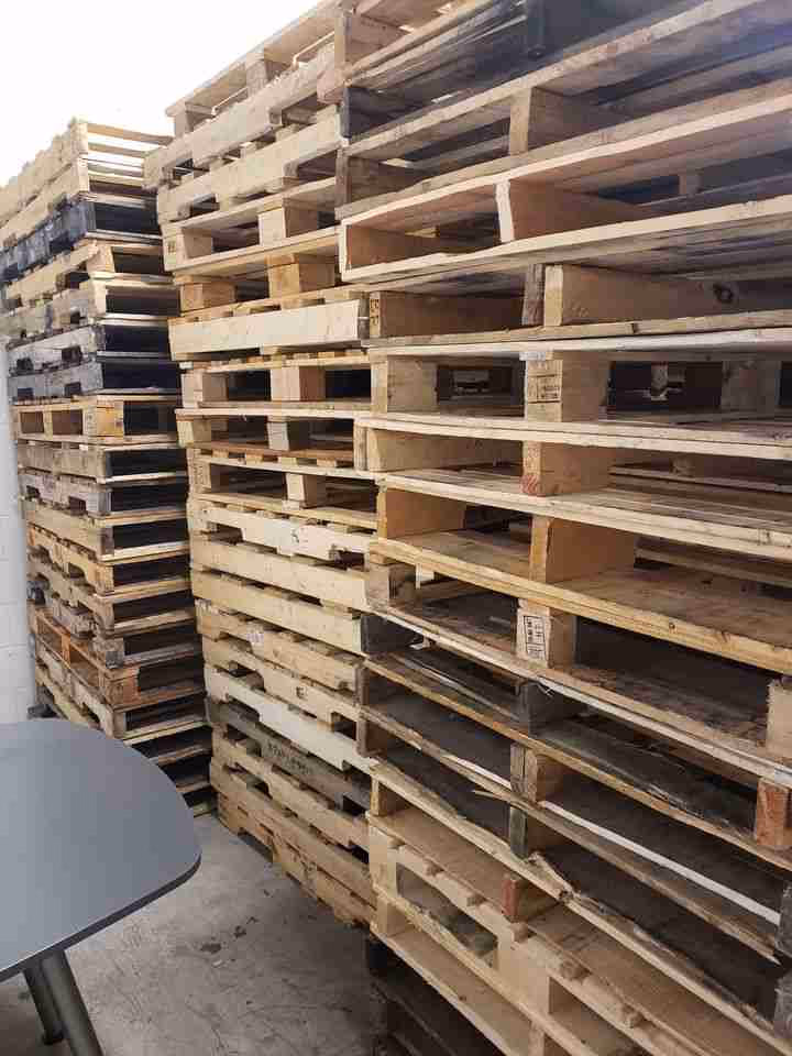 Urban Honolulu, Hawaii - Pallet Cores for Recycling