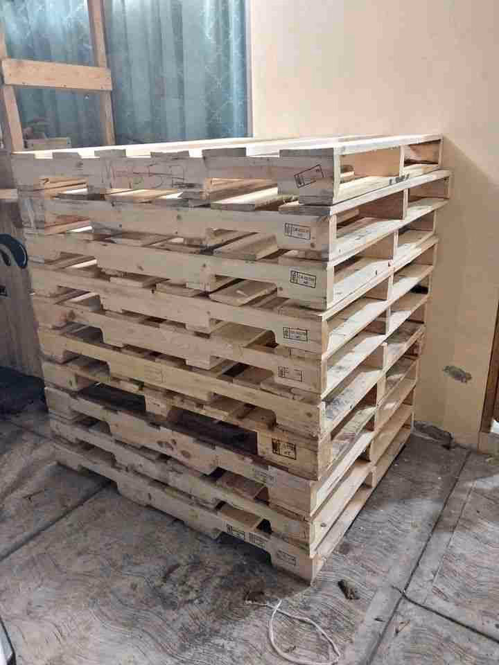 South Bend, Indiana - Grade A Premium 48x40 Wood Pallets