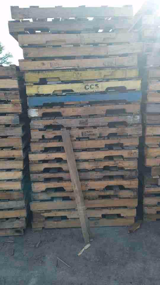 Iowa City, Iowa - Grade B Standard Wood Pallets