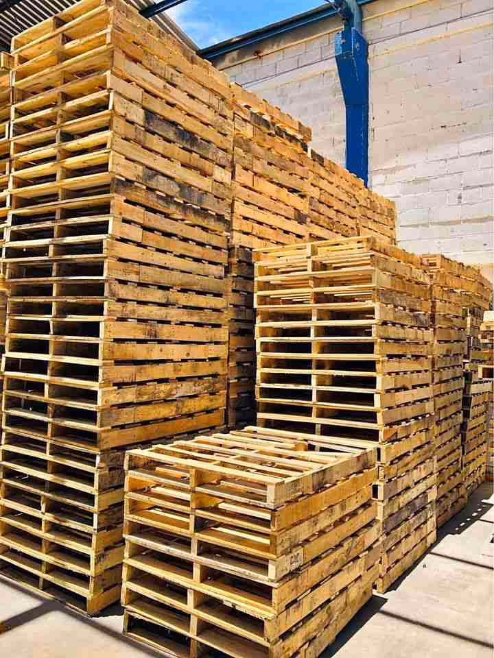 Manhattan, Kansas - Grade B Standard Wood Pallets