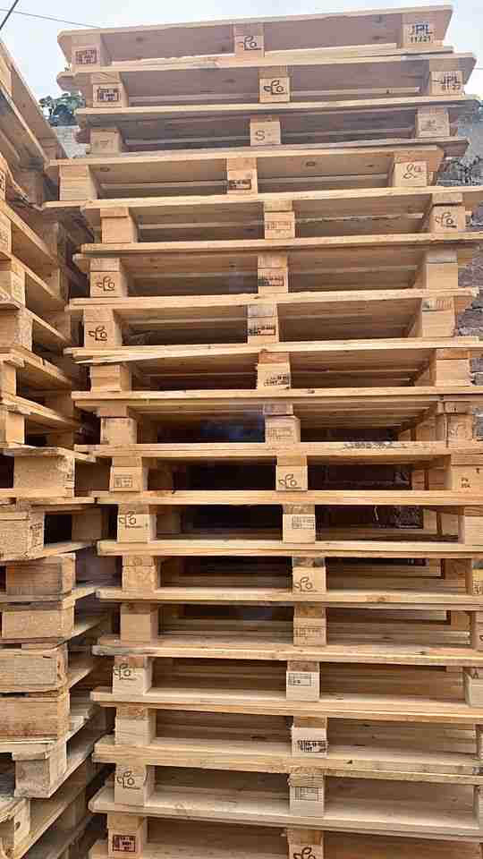 Lexington, Kentucky - Grade A Premium 48x40 Wood Pallets