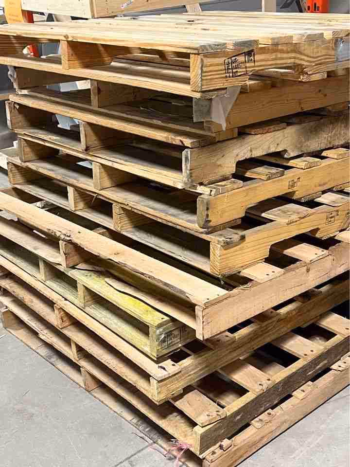 Portland, Maine - Grade A Premium 48x40 Wood Pallets