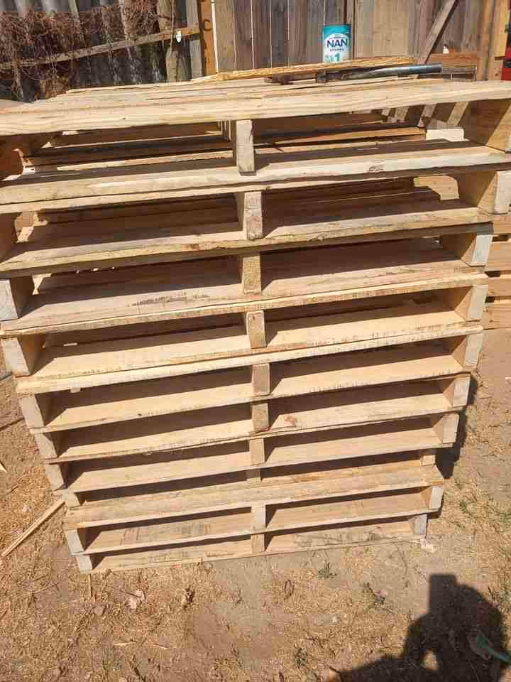 Detroit, Michigan - Grade A Premium 48x40 Wood Pallets
