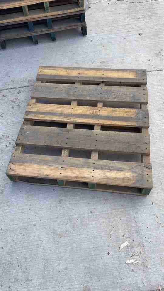 Gulfport, Mississippi - Grade A Premium 48x40 Wood Pallets