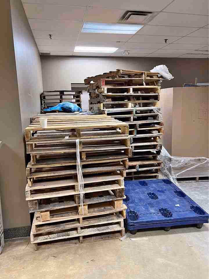 Kansas City, Missouri - Grade A Premium 48x40 Wood Pallets