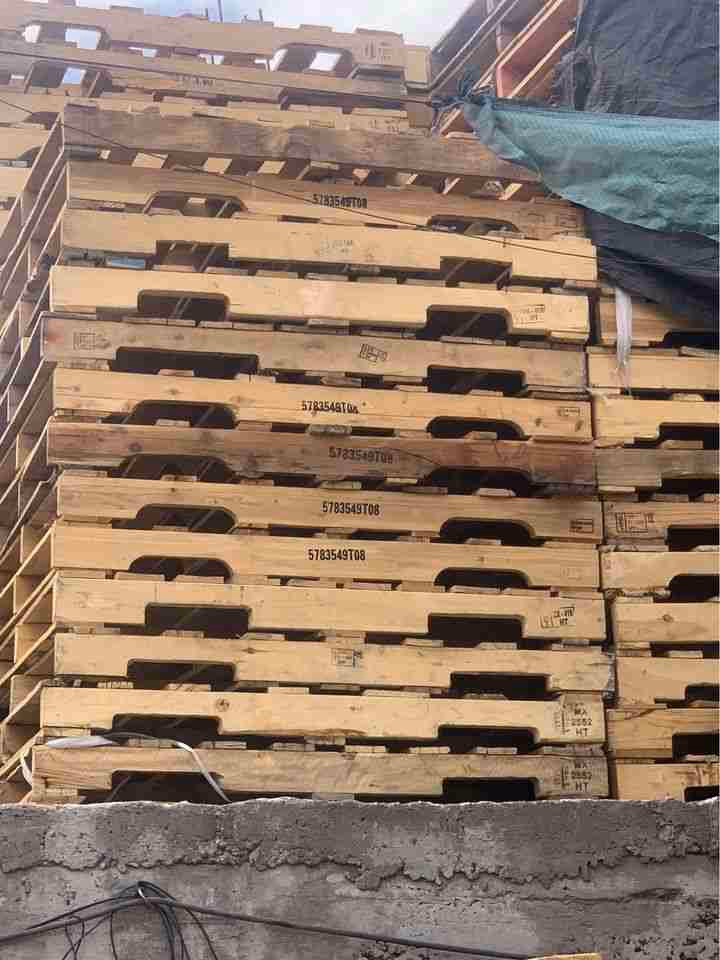 Omaha, Nebraska - Grade A Premium 48x40 Wood Pallets