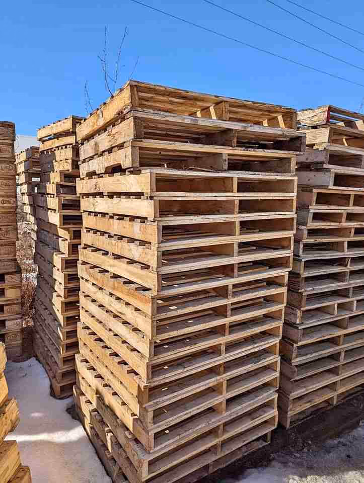 Sparks, Nevada - Grade A Premium 48x40 Wood Pallets