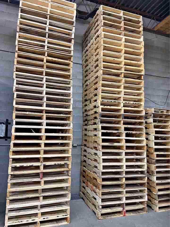 Manchester, New Hampshire - Grade A Premium 48x40 Wood Pallets
