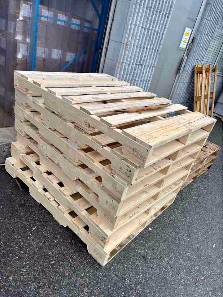 Cincinnati, Ohio - Grade A Premium 48x40 Wood Pallets