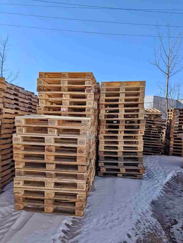 Dayton, Ohio - Grade A Premium 48x40 Wood Pallets