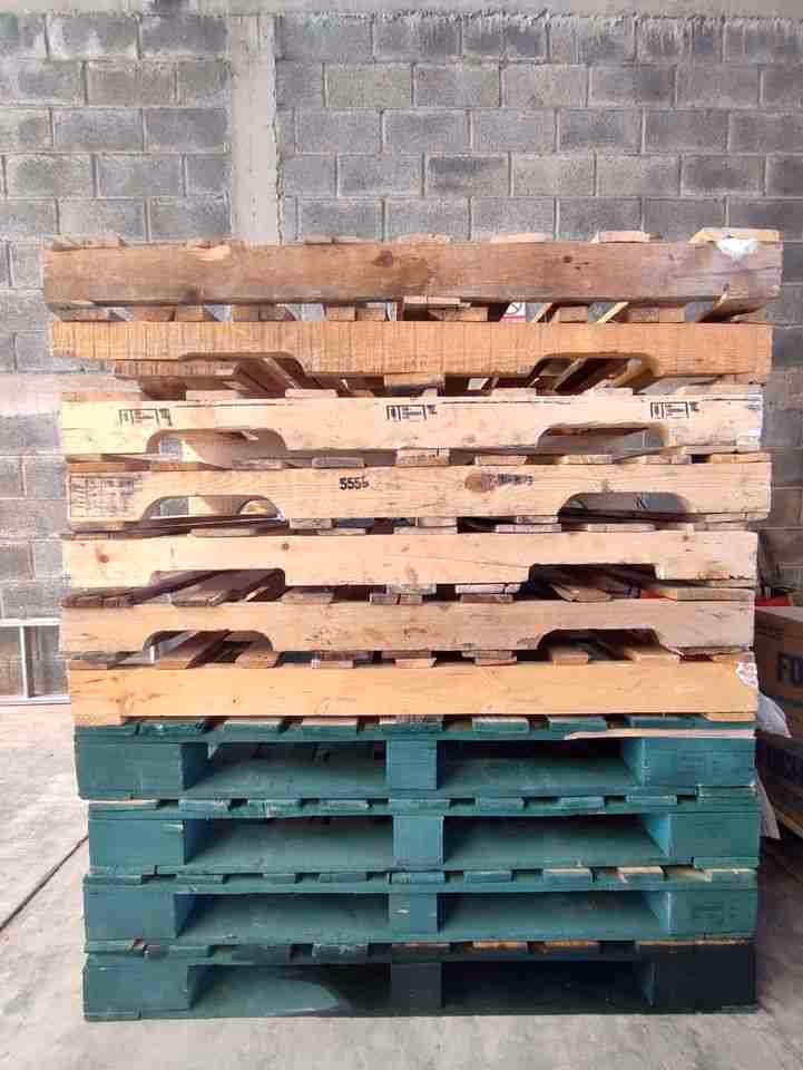 Toledo, Ohio - Grade A Premium 48x40 Wood Pallets