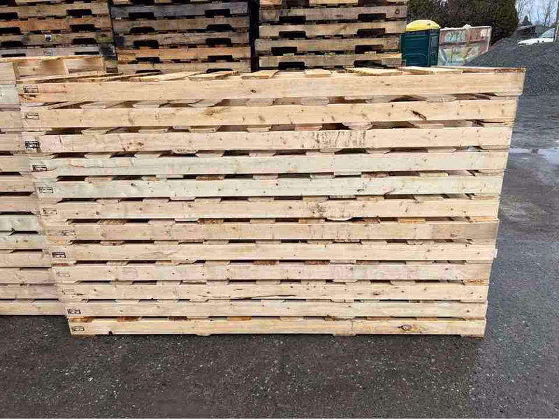 Medford, Oregon - Grade A Premium 48x40 Wood Pallets