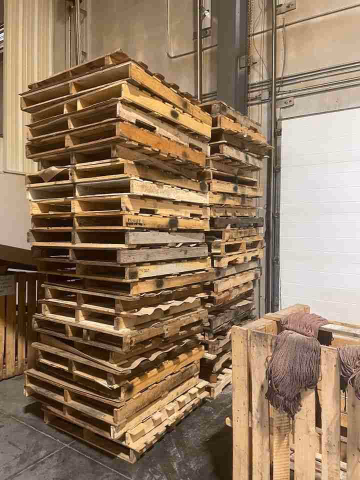 Erie, Pennsylvania - Grade A Premium 48x40 Wood Pallets