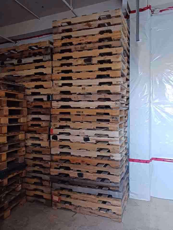 Reading, Pennsylvania - Grade A Premium 48x40 Wood Pallets