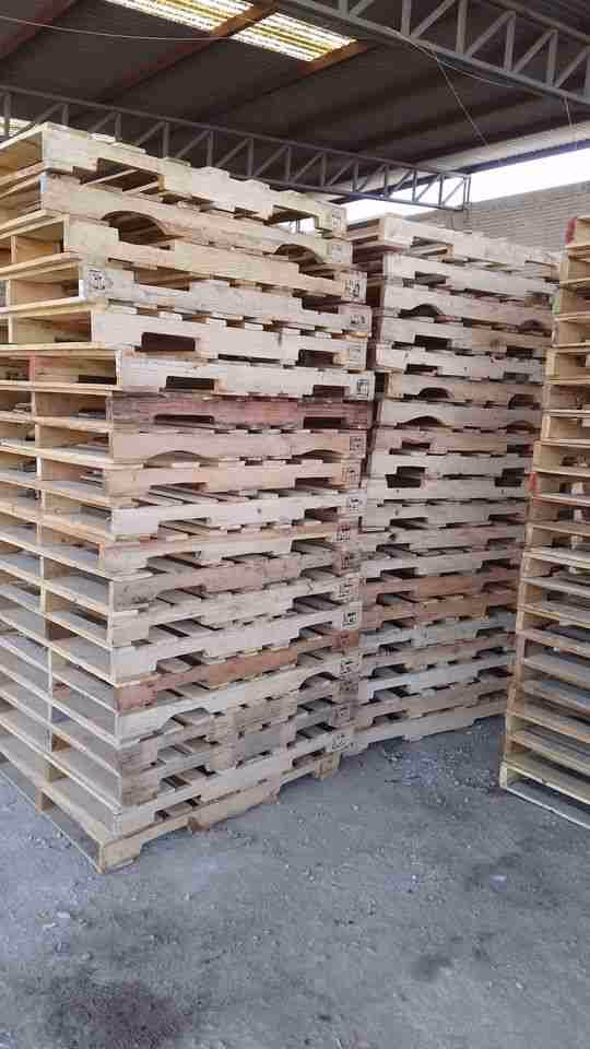 Sioux Falls, South Dakota - Grade A Premium 48x40 Wood Pallets