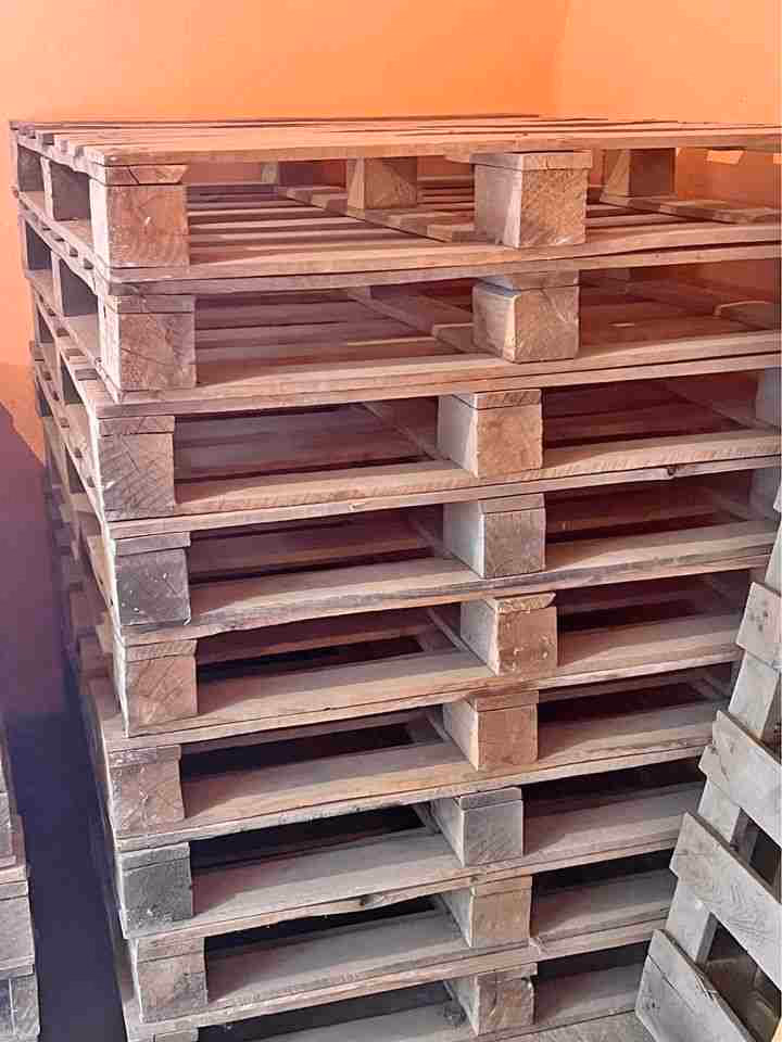 Austin, Texas - Grade A Premium 48x40 Wood Pallets