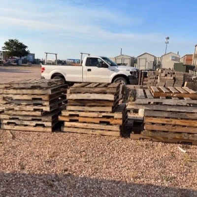 Milwaukee, Wisconsin - Grade A Premium 48x40 Wood Pallets