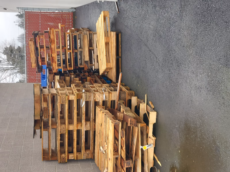 Syracuse, New York - Grade A Premium 48x40 Wood Pallets
