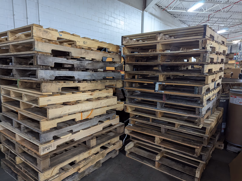 Carrollton, Texas - Grade A Premium 48x40 Wood Pallets