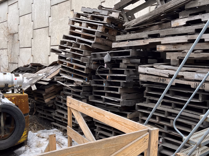 San Antonio, Texas - Grade A Premium 48x40 Wood Pallets