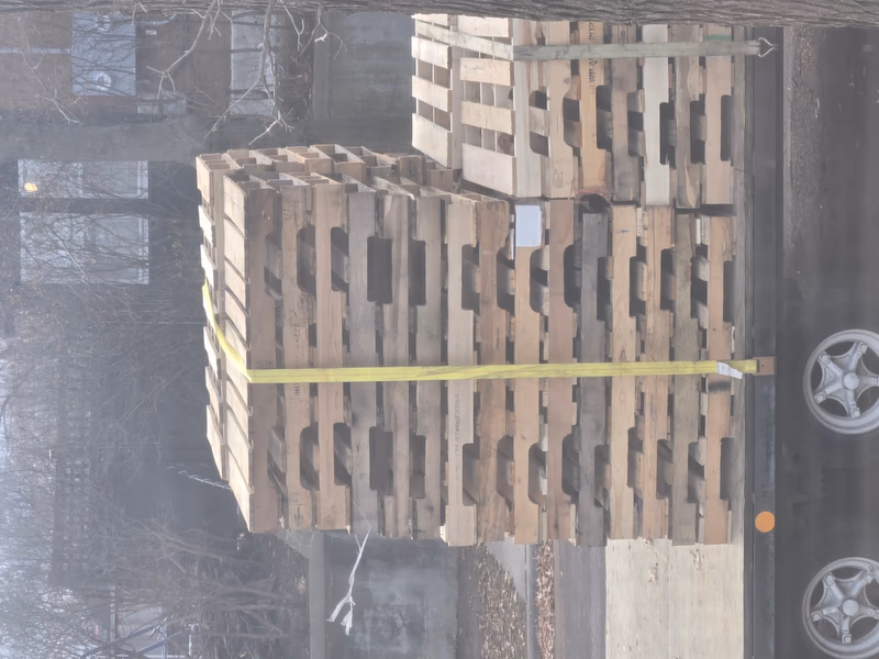 Glendale, Arizona - Grade A Premium 48x40 Wood Pallets