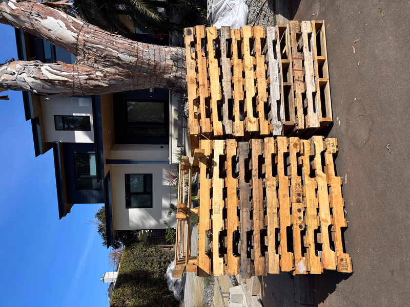 Pearland, Texas - Grade C Economy Wood Pallets
