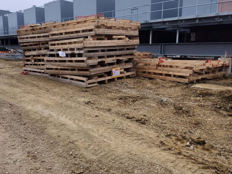 Santa Ana, California - Grade A Premium 48x40 Wood Pallets