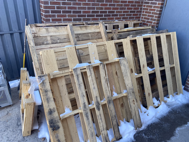 Fontana, California - Grade A Premium 48x40 Wood Pallets