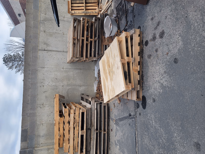 Oxnard, California - Grade B Standard Wood Pallets