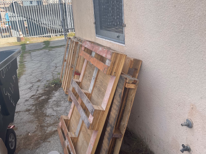 Pomona, California - Grade B Standard Wood Pallets