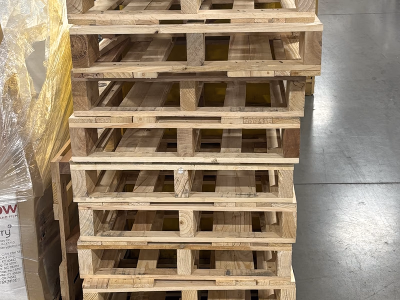Suffolk, Virginia - Grade A Premium 48x40 Wood Pallets