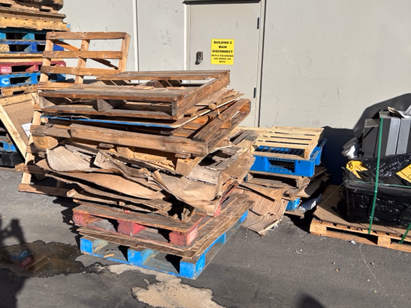 Torrance, California - Grade A Premium 48x40 Wood Pallets