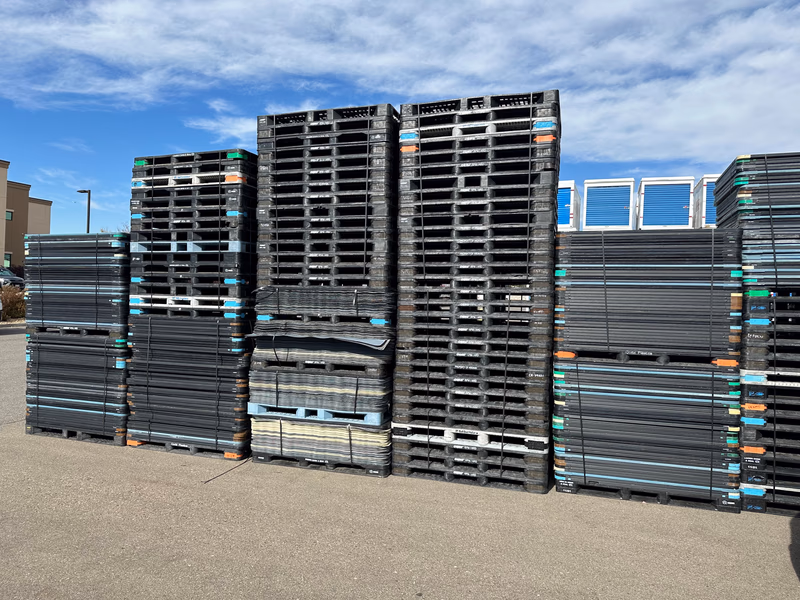 Simi Valley, California - Grade A Premium 48x40 Wood Pallets