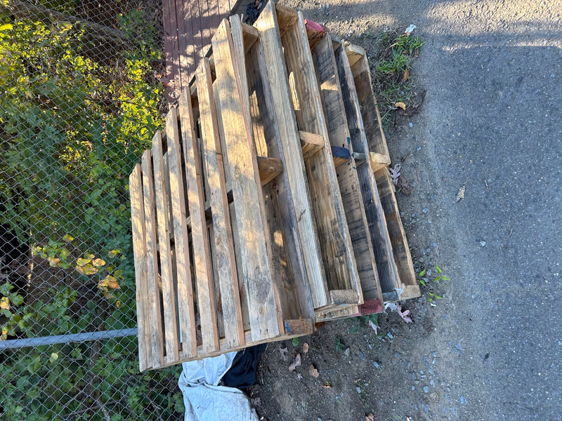 Fairfield, California - Grade B Standard Wood Pallets