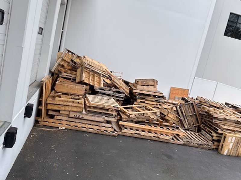 West Covina, California - Grade B Standard Wood Pallets