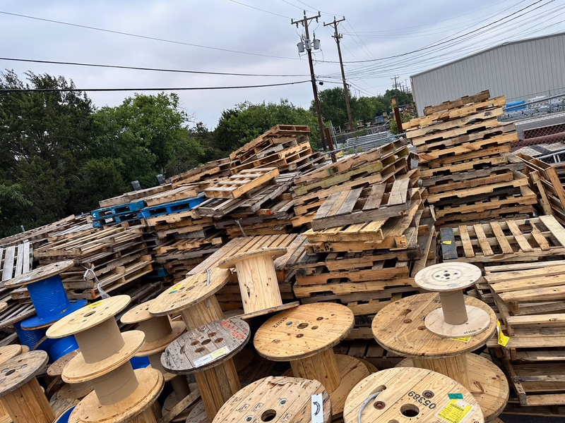 Daly City, California - Grade A Premium 48x40 Wood Pallets