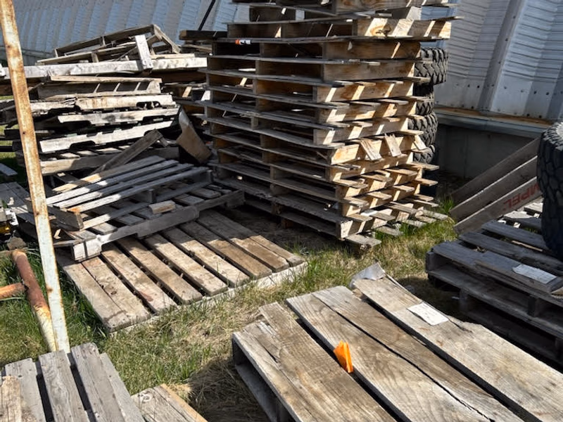 Daly City, California - Grade C Economy Wood Pallets