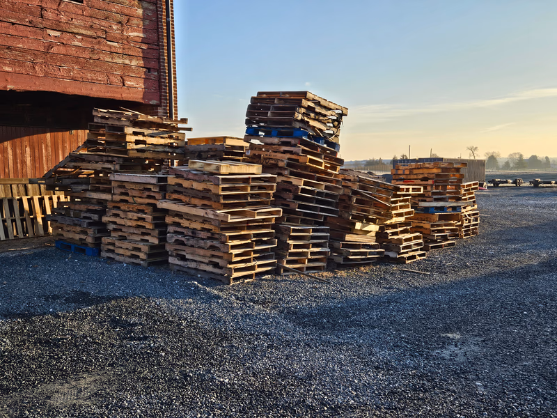 Hollywood, Florida - Grade A Premium 48x40 Wood Pallets