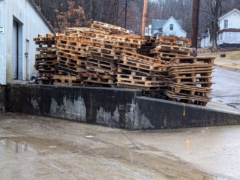 Gainesville, Florida - Grade B Standard Wood Pallets