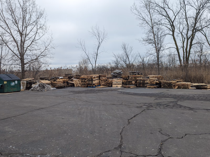 Coral Springs, Florida - Grade C Economy Wood Pallets